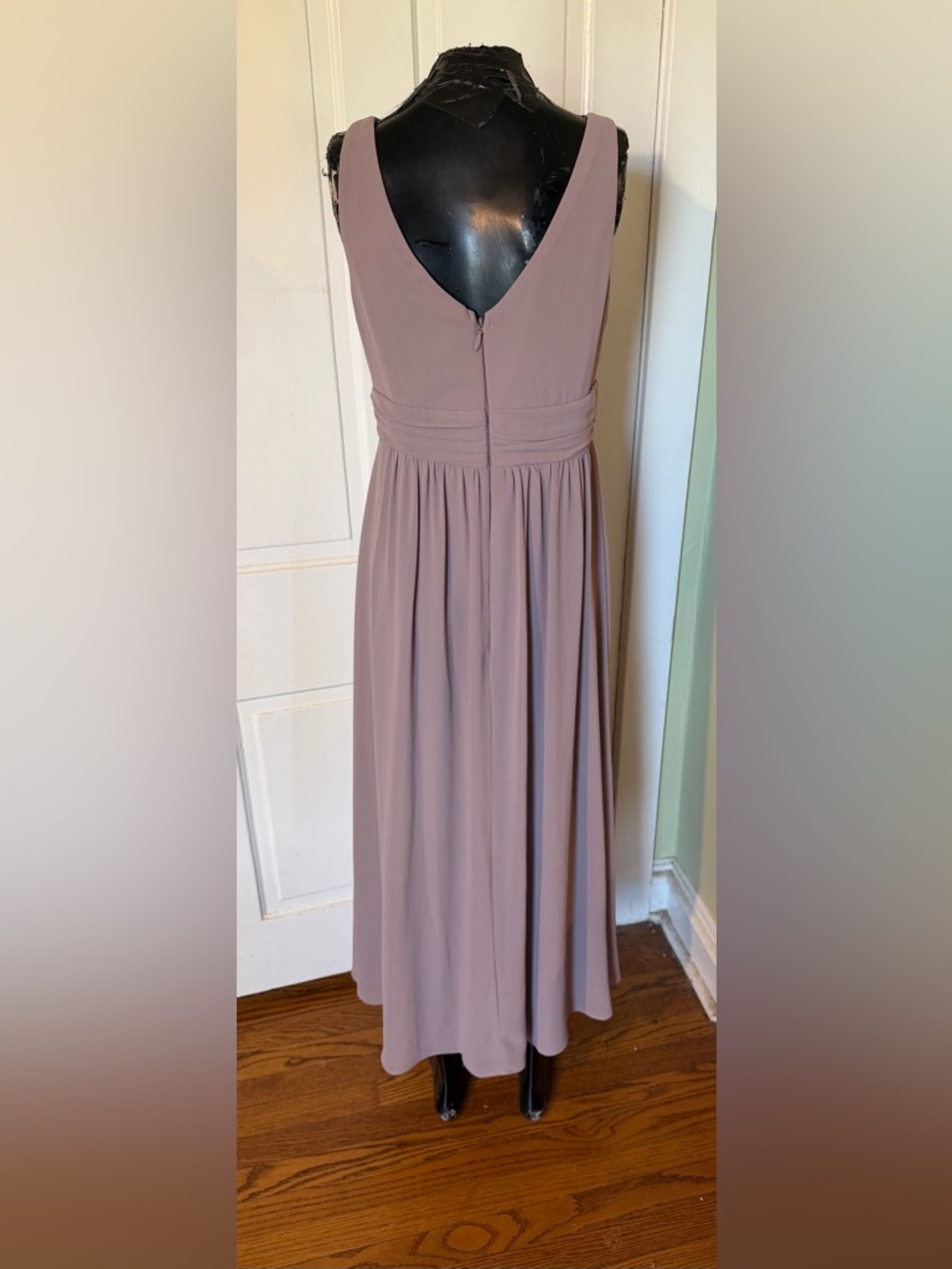 Lulus Sleeveless Mauve V-Neck Formal Gown - Size Medium - Picture 4 of 8